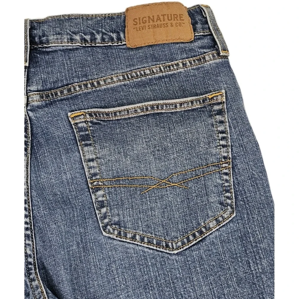 Signature Levi Strauss S67 Athletic Fit Jeans Mens 32x32 Blue Denim Straight Fit